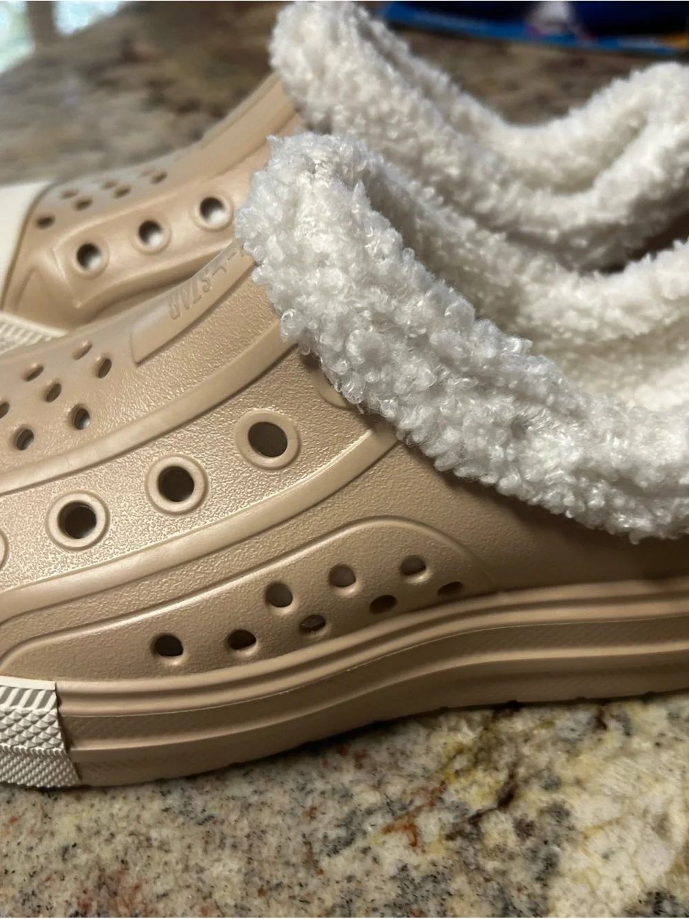 NEW Converse Kids Beige Slip-On Clog-White Sherpa Lining-Girl’s 1 Sneaker Shoe